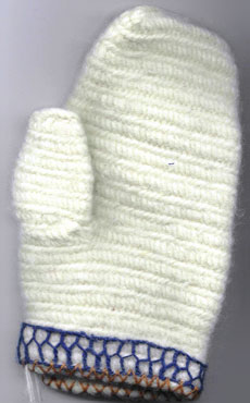 Satu Hovi's reconstruction of Tuukkala mitten 2.